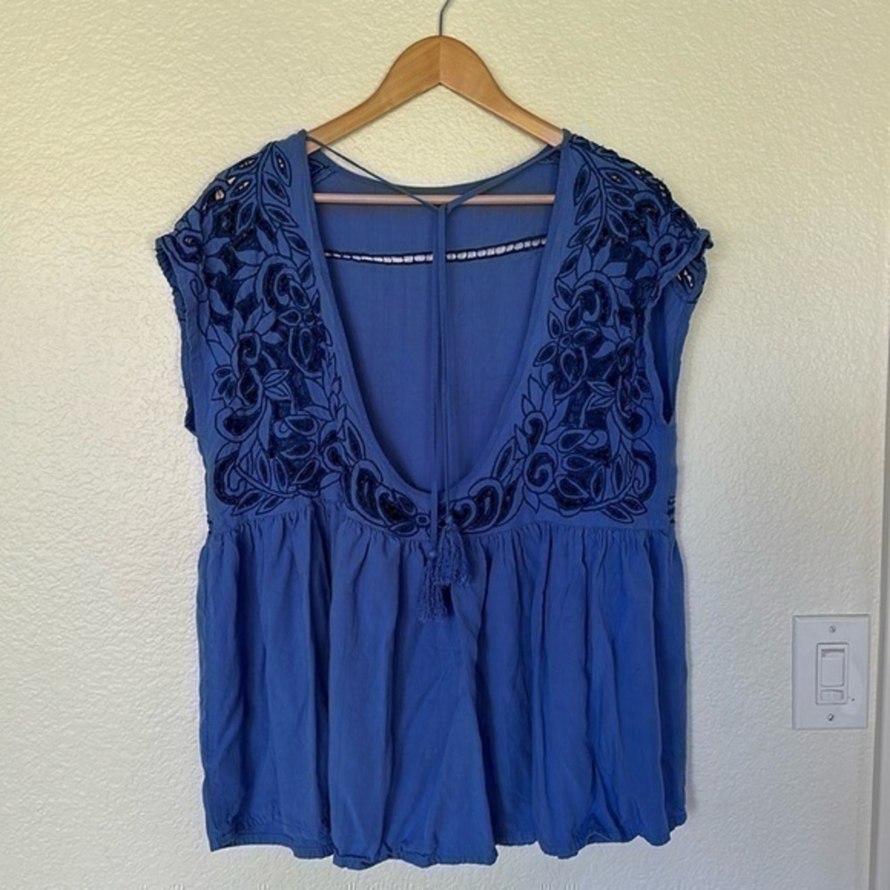 Free people eyelet blue top low back tie xs fits like m